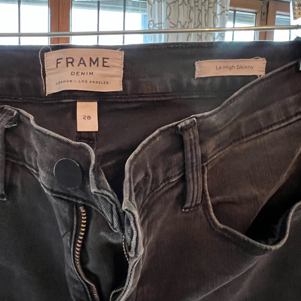 FRAME skinny distressed jeans. Size 28.